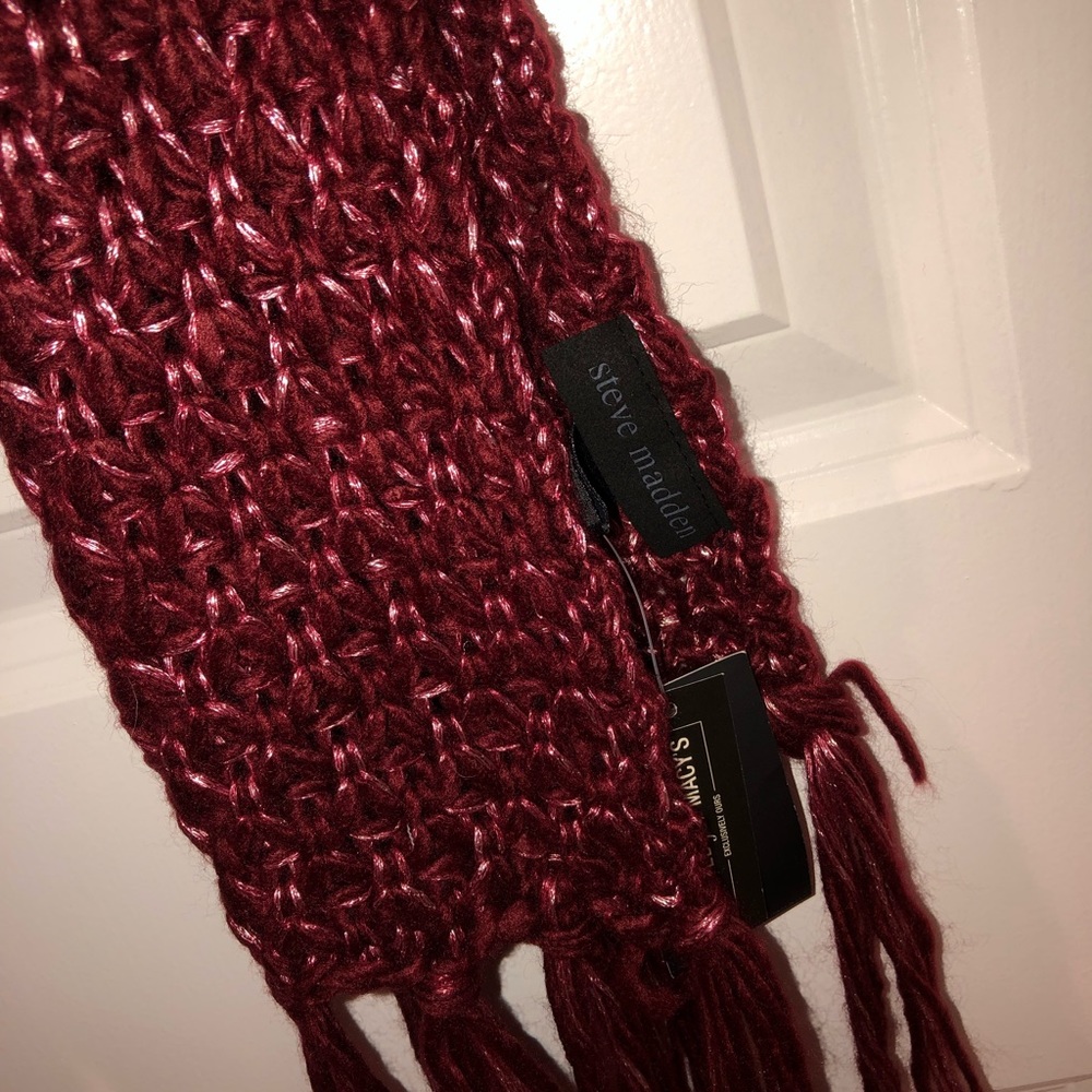 EXCLUSIVE STEVE MADDEN SCARF